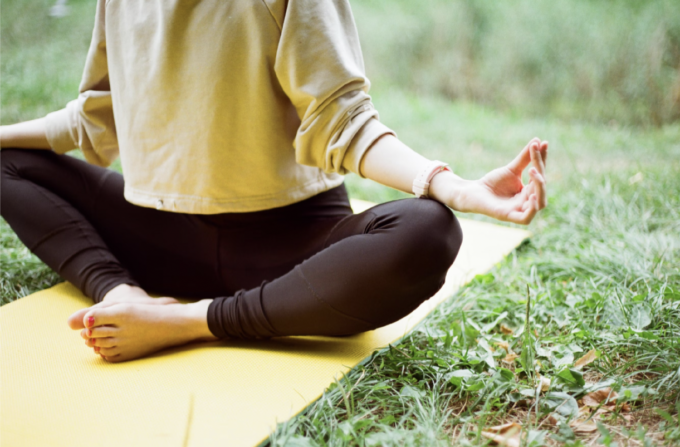 Enjoy Yoga on Green Grass: Knee Support for Garden Yoga - Article onThursd